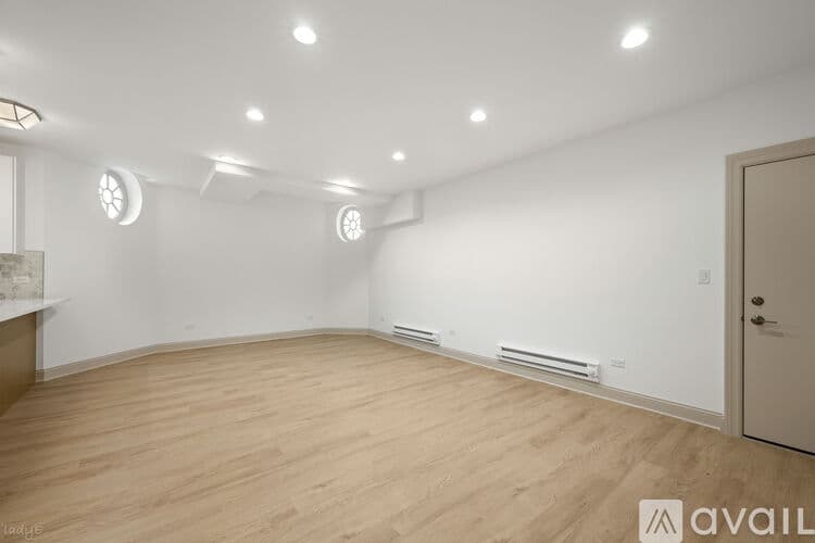 Evanston Apartment: 531 Hinman Ave