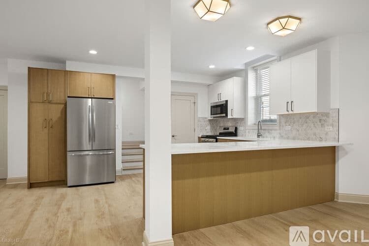 Evanston Apartment: 531 Hinman Ave