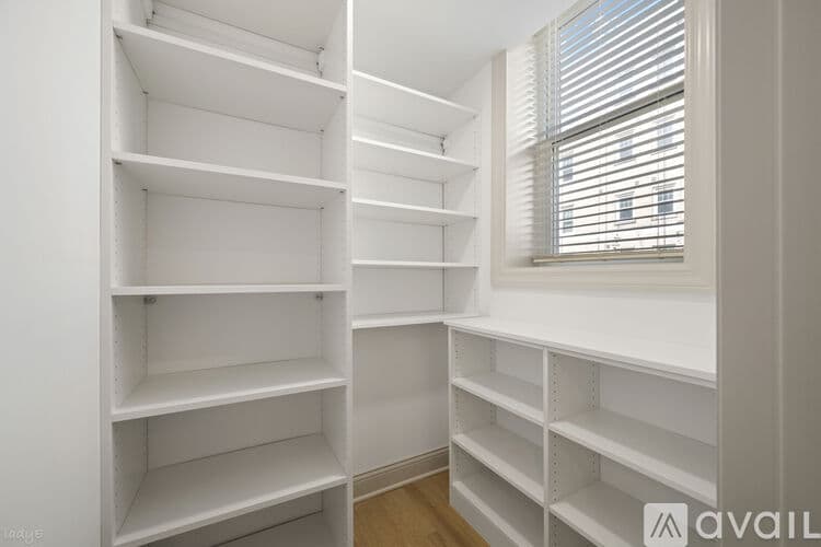 Evanston Apartment: 531 Hinman Ave