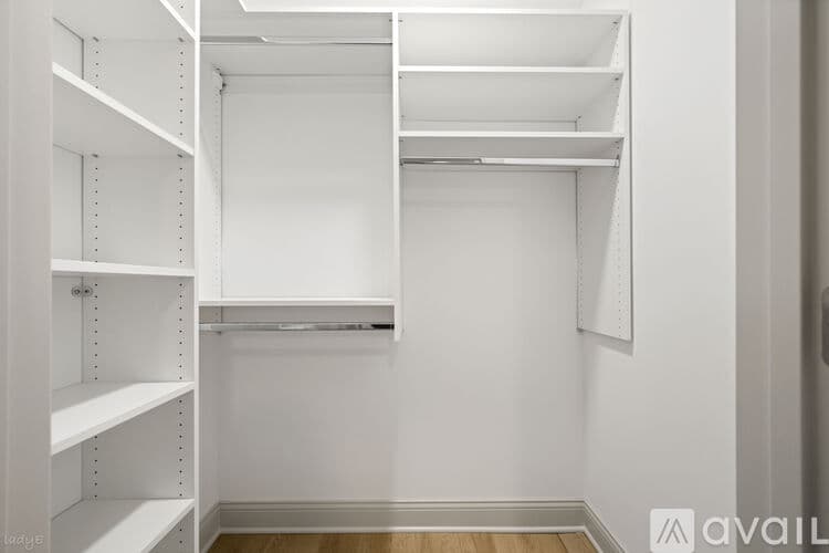 Evanston Apartment: 531 Hinman Ave