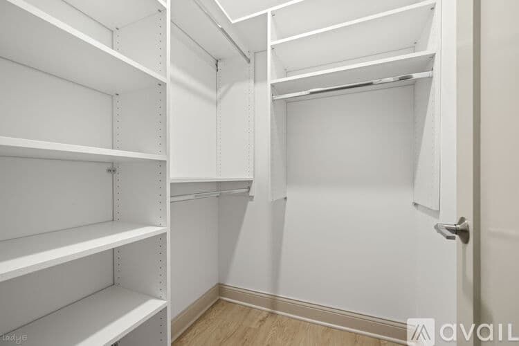 Evanston Apartment: 531 Hinman Ave