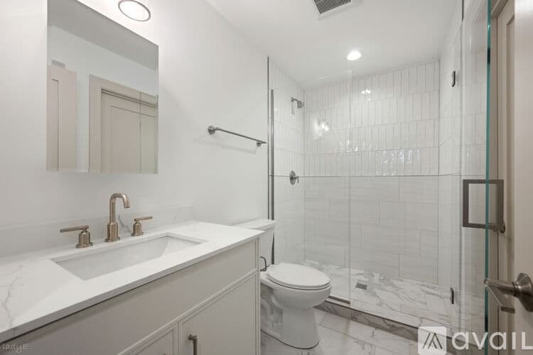 Evanston Apartment: 531 Hinman Ave