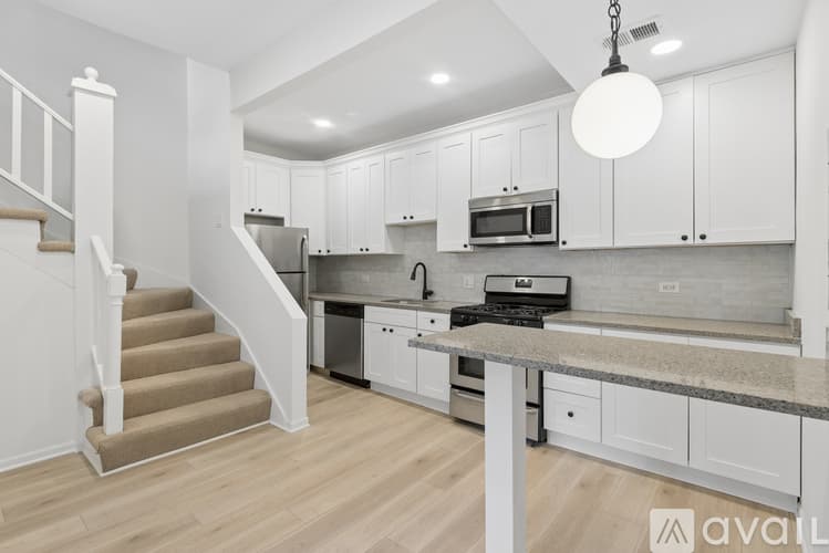 Chicago Apartment: 935 W Armitage Ave