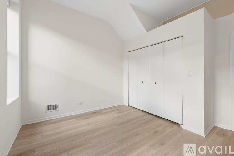 Chicago Apartment: 935 W Armitage Ave
