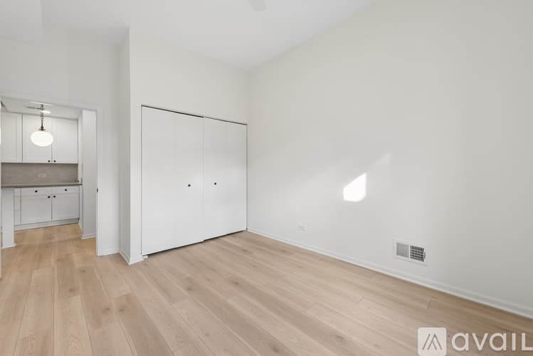 Chicago Apartment: 935 W Armitage Ave
