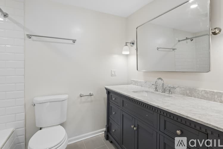 Chicago Apartment: 935 W Armitage Ave