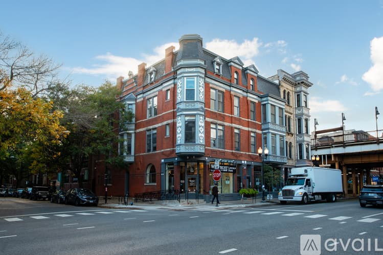 Chicago Apartment: 935 W Armitage Ave