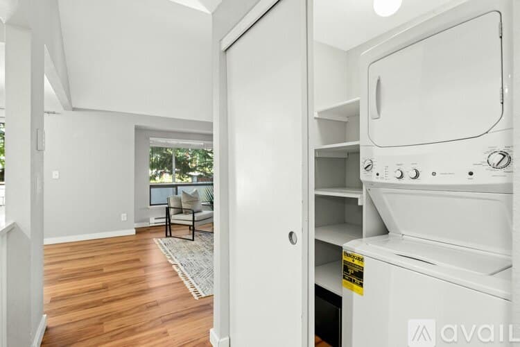 Bellevue Condo: 705 143rd Avenue Northeast