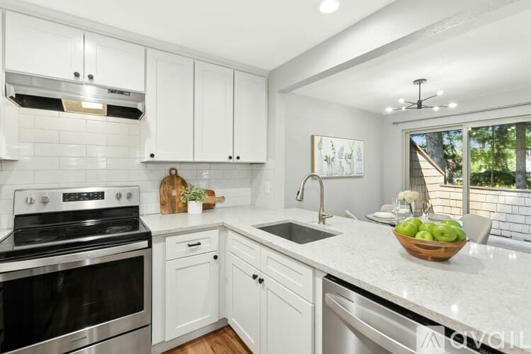 Bellevue Condo: 705 143rd Avenue Northeast