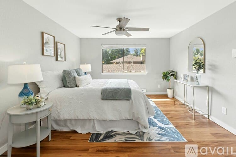 Bellevue Condo: 705 143rd Avenue Northeast