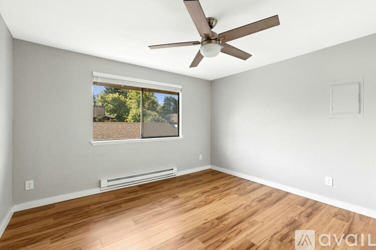 Bellevue Condo: 705 143rd Avenue Northeast
