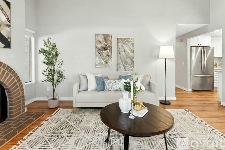 Bellevue Condo: 705 143rd Avenue Northeast