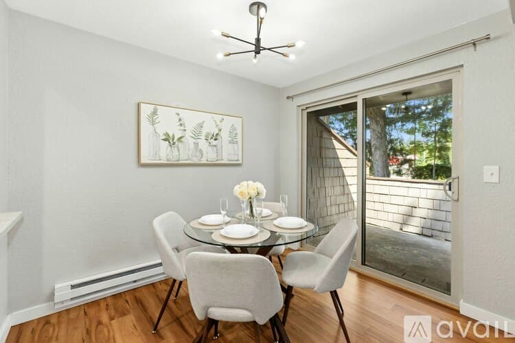 Bellevue Condo: 705 143rd Avenue Northeast