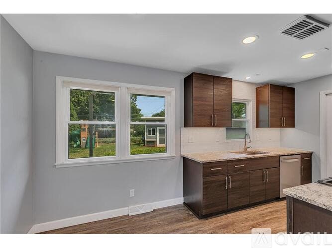 St. Cloud House: 1248 13 Th Ave N