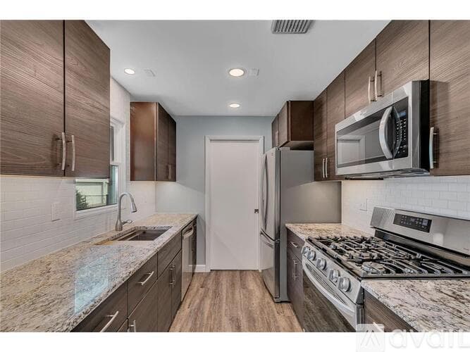 St. Cloud House: 1248 13 Th Ave N