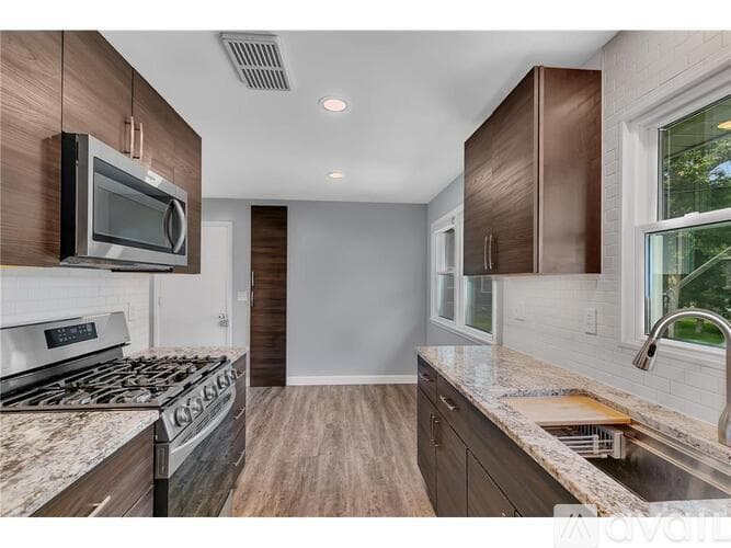 St. Cloud House: 1248 13 Th Ave N