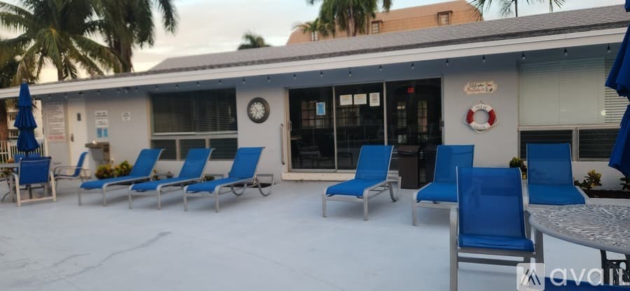 Hallandale Beach Apartment: 450 Paradise Isle Boulevard