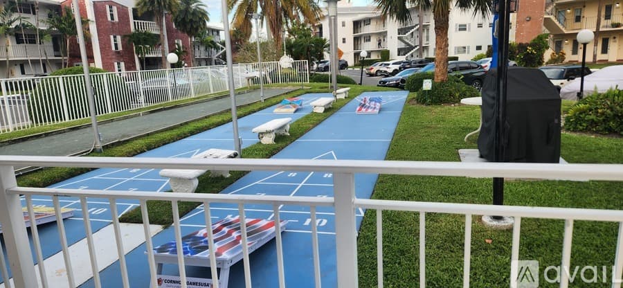 Hallandale Beach Apartment: 450 Paradise Isle Boulevard