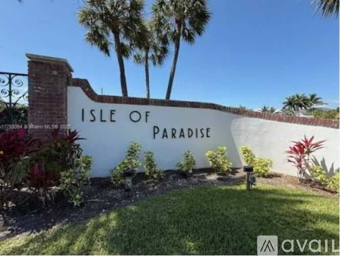 Hallandale Beach Apartment: 450 Paradise Isle Boulevard