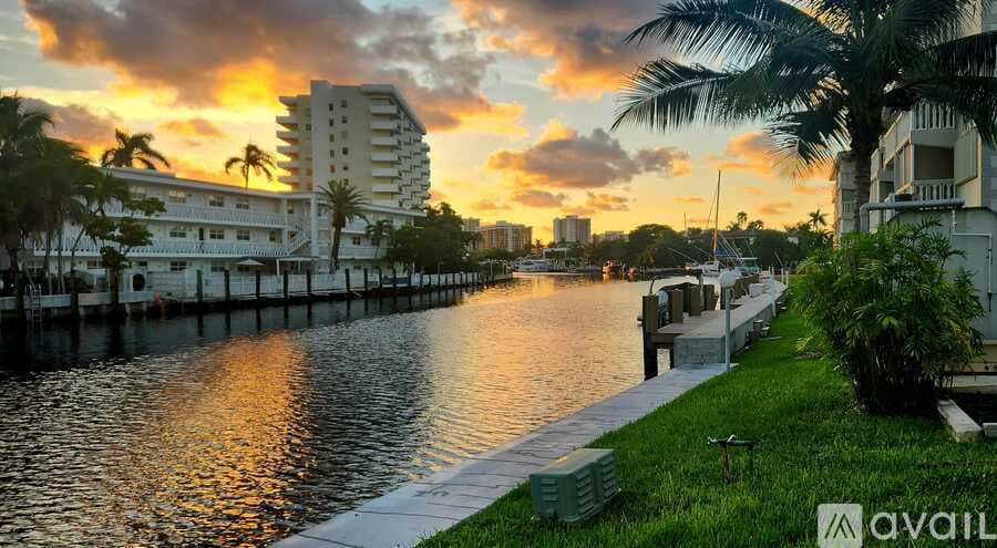 Hallandale Beach Apartment: 450 Paradise Isle Boulevard