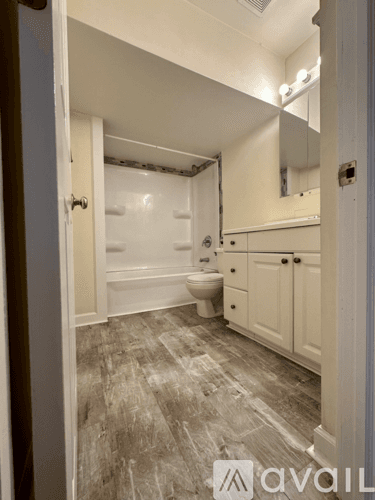Chicago Apartment: 3755 North Christiana Avenue