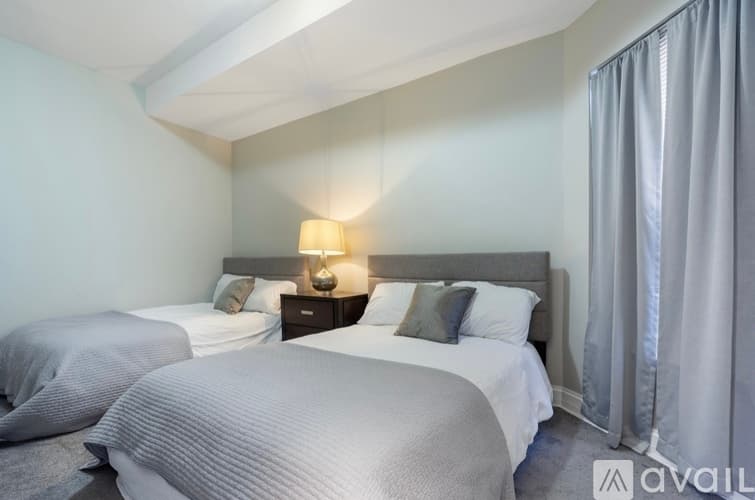 Chicago Apartment: 6145 S Eberhart Ave