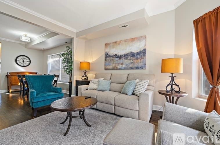 Chicago Apartment: 6145 S Eberhart Ave