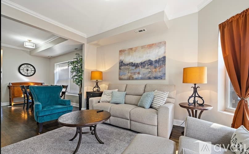 Chicago Apartment: 6145 S Eberhart Ave