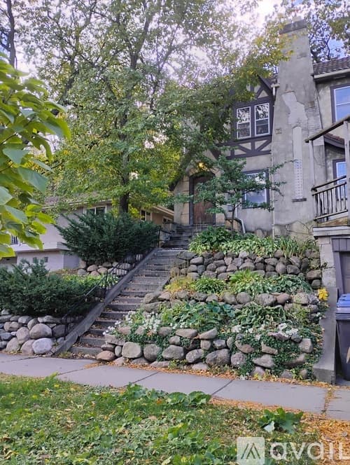 Minneapolis Apartment: 1007 Kenwood Pkwy