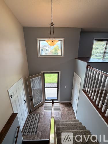 Montrose House: 820 Cole Ave