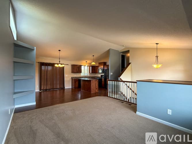 Montrose House: 820 Cole Ave