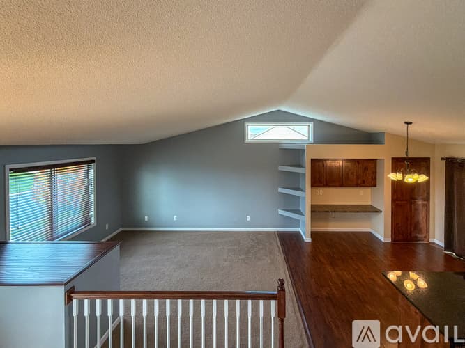 Montrose House: 820 Cole Ave