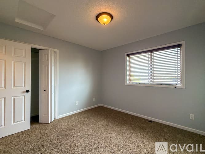 Montrose House: 820 Cole Ave