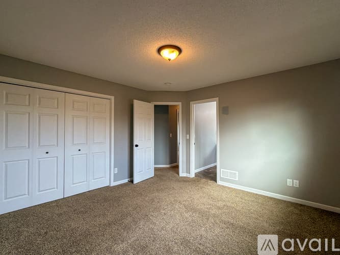 Montrose House: 820 Cole Ave