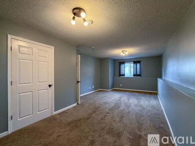 Montrose House: 820 Cole Ave