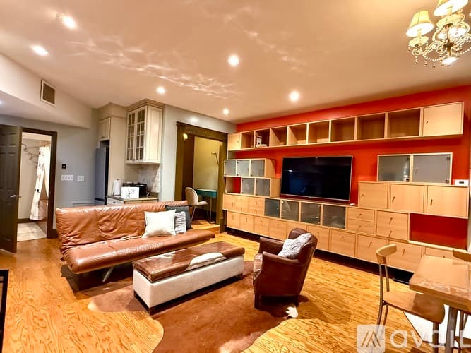 Boston Apartment: 326 Dartmouth St
