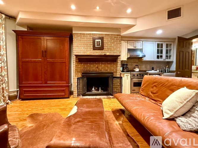 Boston Apartment: 326 Dartmouth St