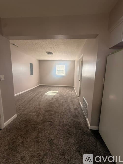 Circleville Apartment: 121 W Ohio St
