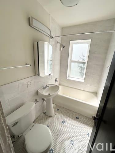 Chicago Apartment: 7250 N Hamilton Ave
