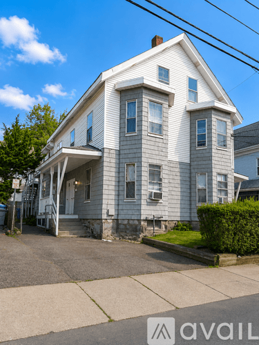 Waltham Apartment: 123 Chestnut Street