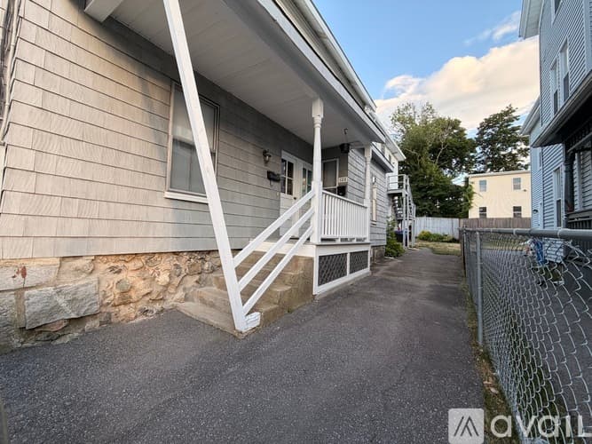 Waltham Apartment: 123 Chestnut Street