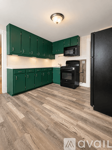 Waltham Apartment: 123 Chestnut Street