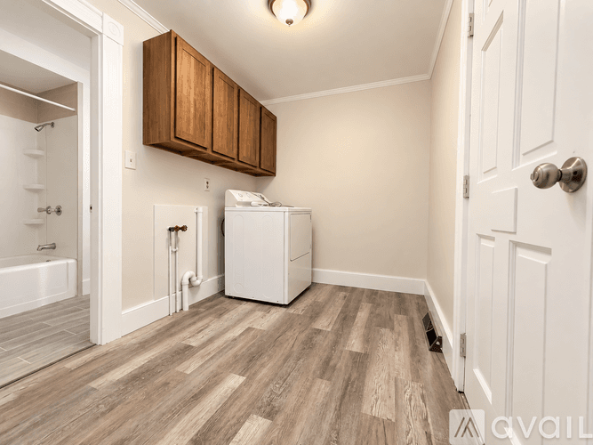 Waltham Apartment: 123 Chestnut Street