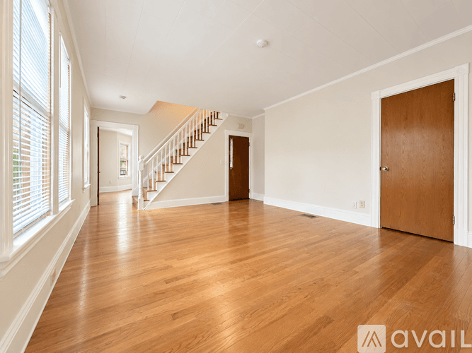 Waltham Apartment: 123 Chestnut Street