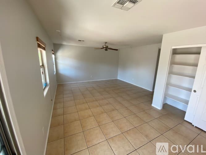 Maricopa House: Arizona Ave