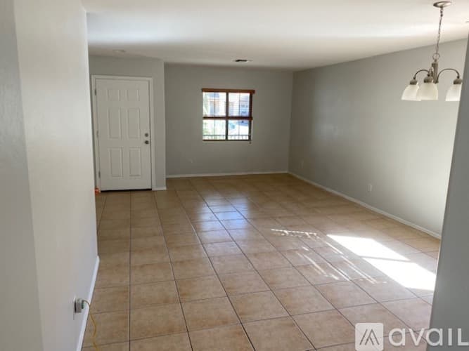 Maricopa House: Arizona Ave