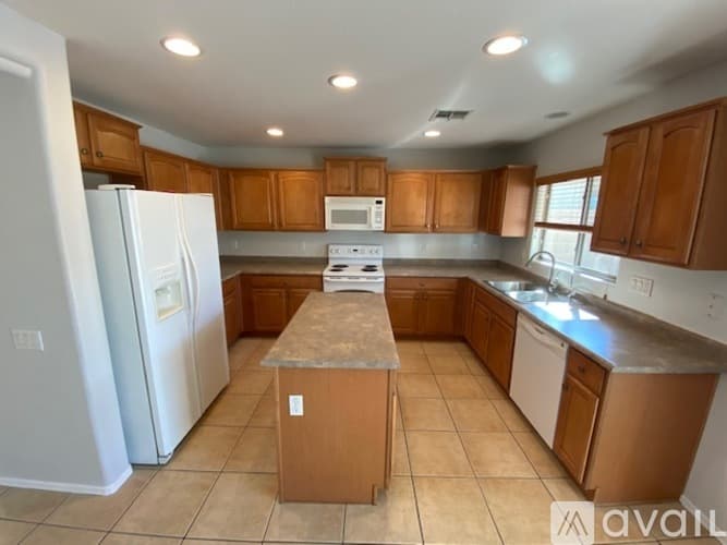 Maricopa House: Arizona Ave