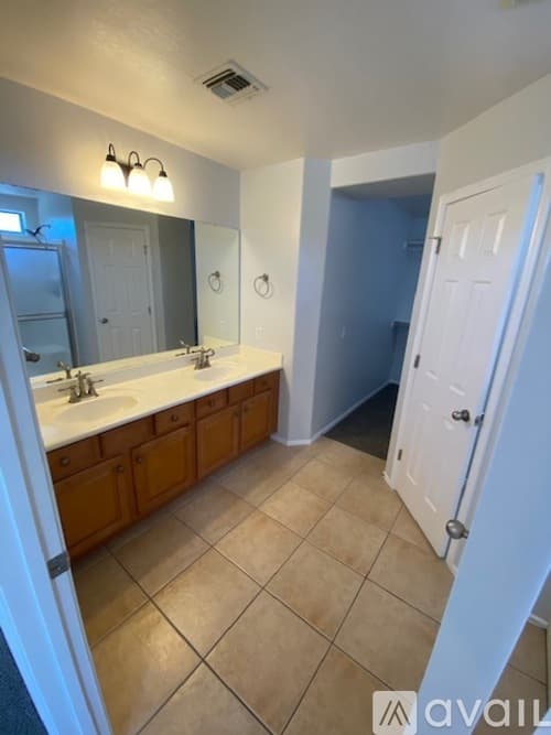 Maricopa House: Arizona Ave