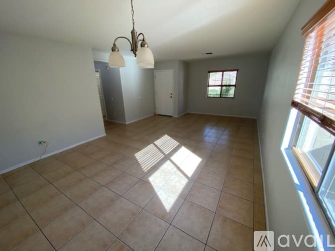 Maricopa House: Arizona Ave