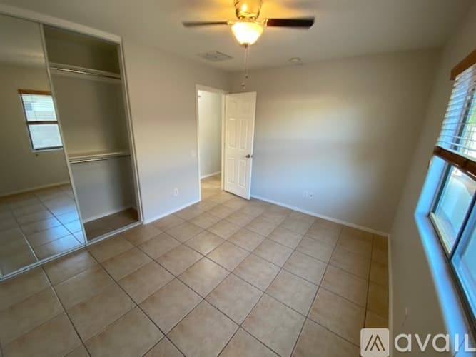 Maricopa House: Arizona Ave